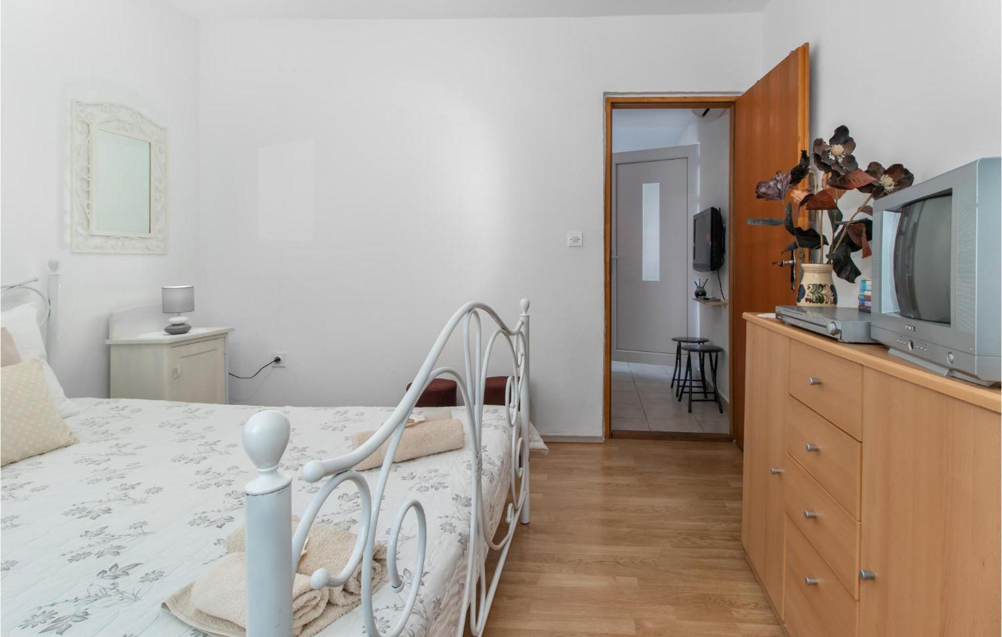 Nice Apartment In Smrika With Kitchen מראה חיצוני תמונה