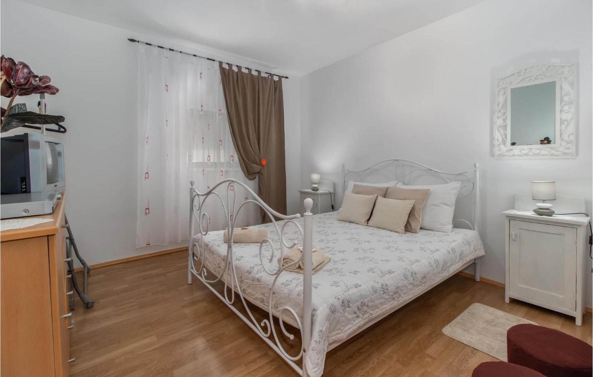 Nice Apartment In Smrika With Kitchen מראה חיצוני תמונה